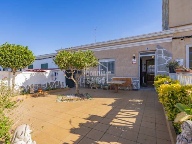 Casa en planta baja con un amplio patio en Mahón, Menorca
