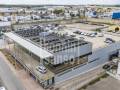 Multiservice-Vorzeigegebäude im Industriegebiet von Mahón, Menorca.