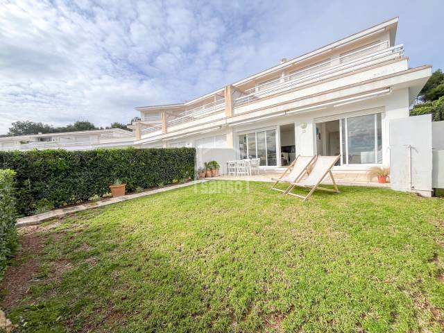 Pis lluminós amb vistes panoràmiques al mar a Coves Noves, Menorca