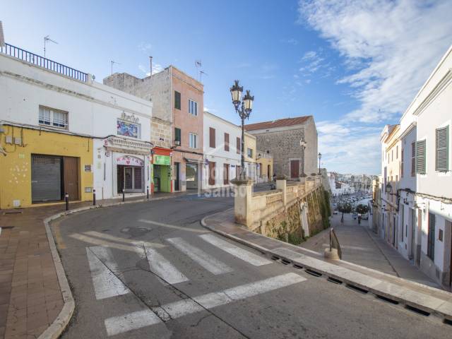 Local avec logement dans une zone commerciale à Ciutadella, Minorque