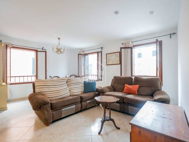 Affascinante appartamento con solo due vicini, ideale da ristrutturare, nel cuore di Ciutadella, Minorca.