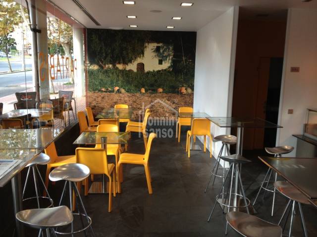 Moderno local comercial adaptado como cafetería