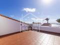 Apartamento en buen estado, con azotea privada y vistas al mar. Salgar Menorca