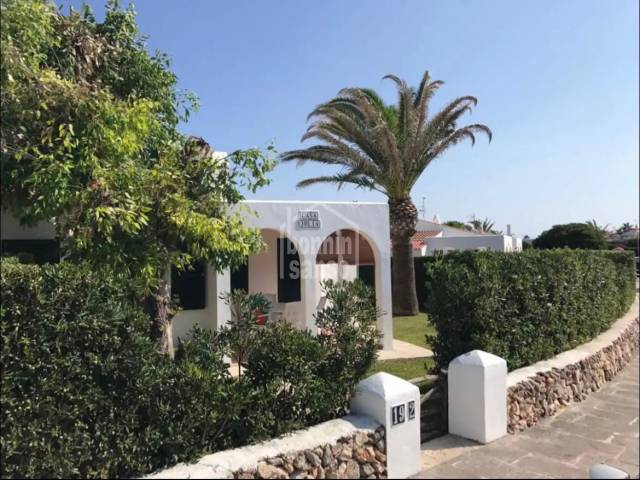 Encantador chalet adosado con jardín en un complejo en Cap d'Artrutx, Menorca
