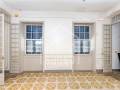 Commercial premises in a building in the centre of Mahón, Menorca