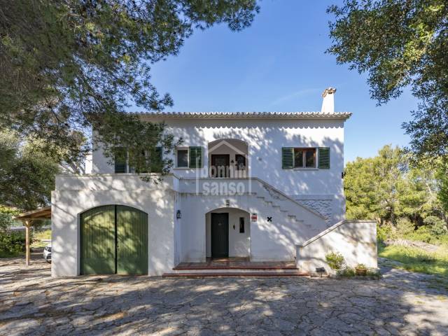 Freistehendes Duplex-Chalet mit großem Grundstück in Sa Caleta, Ciutadella, Menorca