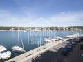 Edificio en primera línea del puerto de Mahón, Menorca