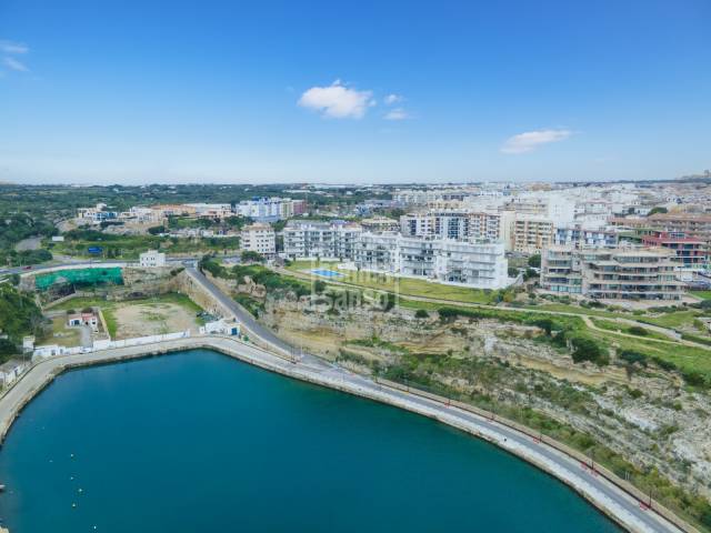 Impresionantes vistas al mar en esta imponente propiedad en complejo residencial de Mahón, Menorca