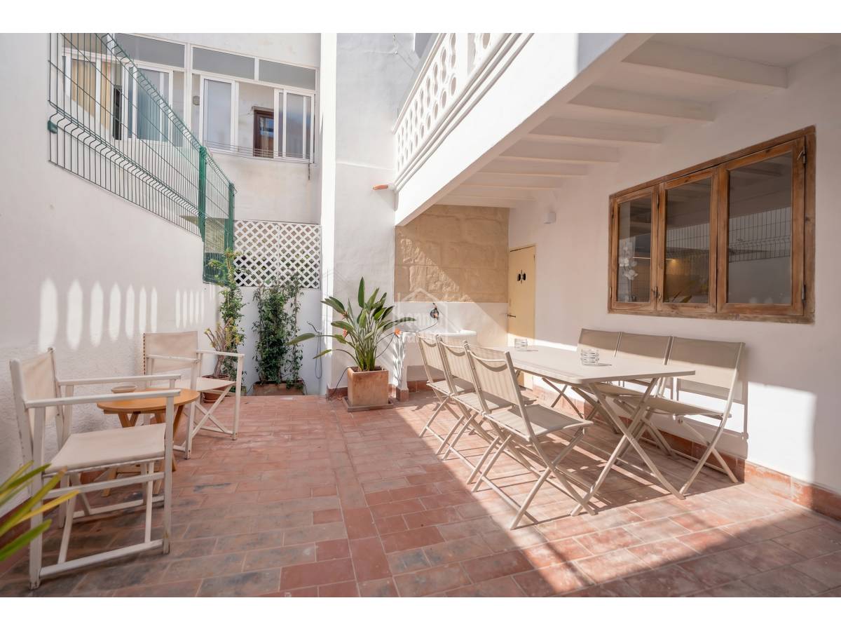 Casa histórica esquinera bellamente restaurada en el corazón de Mahón, Menorca