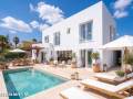 Chalet contemporáneo con piscina privada en Cala Llonga, Menorca