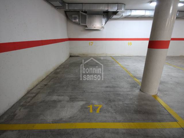 Place de parking dans un bâtiment proche du centre de Ciutadella, Menorca