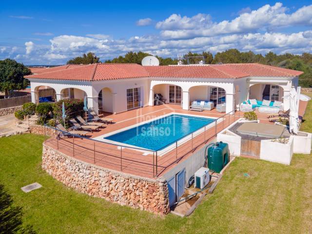 Villa élégante et paisible en bord de mer à Binidali, Minorque