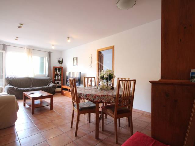Primer piso con terraza y ascensor en zona de máximos servicios, Ciutadella, Menorca
