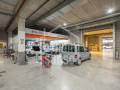 Multiservice-Vorzeigegebäude im Industriegebiet von Mahón, Menorca.