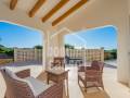 Elegante, nach Süden ausgerichtete Villa mit Meerblick in Binibèca, Menorca