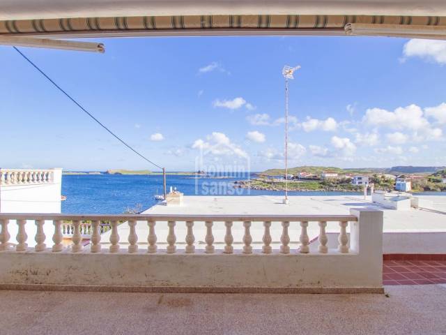 Dos apartamentos frente al mar con acceso directo – oportunidad única en Na Macaret, Menorca