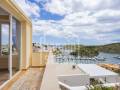 Chalet con impresionantes vistas sobre el puerto de Addaia y la espectacular costa escarpada que se extiende hasta el horizonte, Menorca
