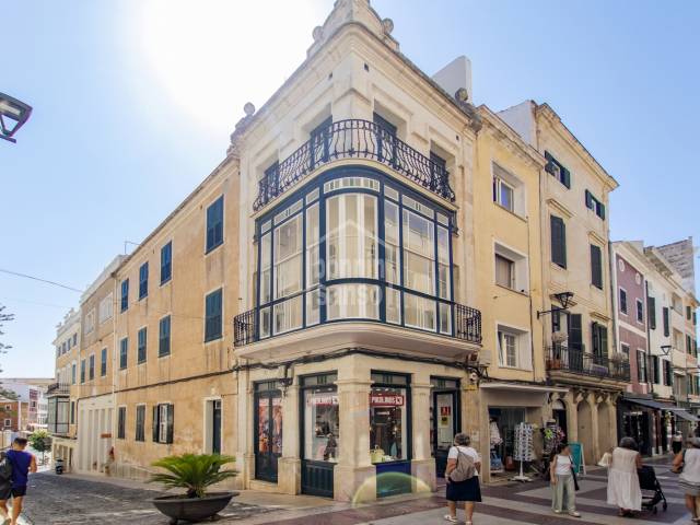 Set of 5 properties in a building in the centre of Mahón