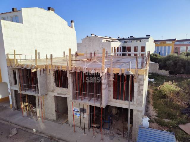 Neubau Wohnung in erster Etage, in Ciutadella, Menorca, Balearen