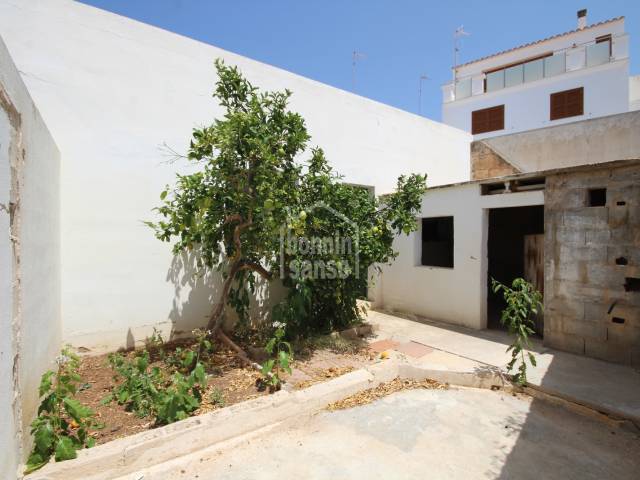 Garage with project to build up to five apartments above in the Plaza Menorca area, Ciudadela, Menorca