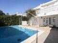 Modernisiertes Reihenhaus mit Pool und Meerblick in Punta Prima, Menorca