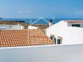 Chalet con piscina in comune in seconda linea sul mare a Cala Blanca, Ciutadella, Minorca