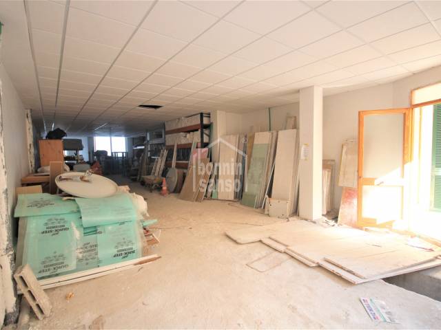 Large ground floor and basement commercial premises located in a busy street, Ciutadella, Menorca
