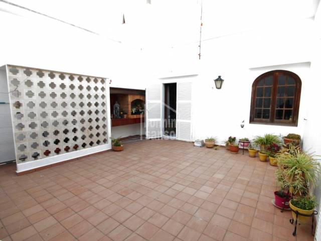 Gran casa con patio y garaje en Ciutadella, Menorca