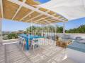 Villa excepcional orientada al sur con vistas al mar en Punta Prima, Menorca