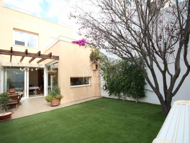 Maravillosa casa de diseño con extensos salones y exteriores, vistas al campo y junto al centro histórico, Ciutadella, Menorca