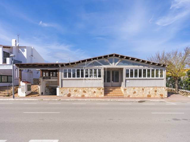 Apartmentanlage und Restaurant zum Verkauf in Los Delfines, Ciutadella, Menorca, Balearen