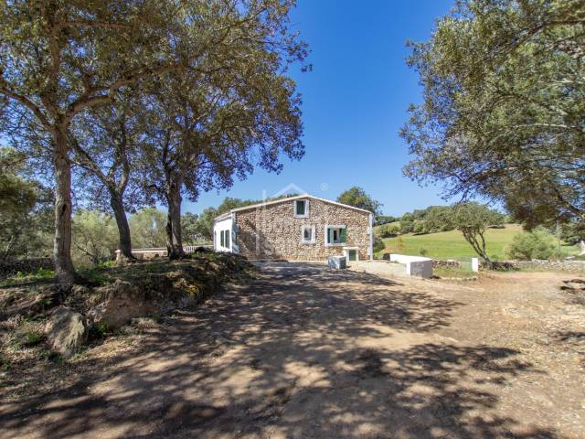 Peace, fresh air, panoramic views over the countryside and the town. Mercadal, Menorca