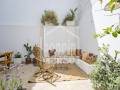 Elegancia atemporal y confort contemporáneo en una casa de pueblo restaurada con exquisito gusto. Alayor. Menorca