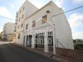 Edificio compuesto por vivienda, garaje, local comercial y sótano en Mahón, Menorca