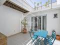 Casa en venta con patio, terraza y múltiples posibilidades, Mahón, Menorca