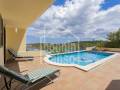 Chalet con impresionantes vistas sobre el puerto de Addaia y la espectacular costa escarpada que se extiende hasta el horizonte, Menorca