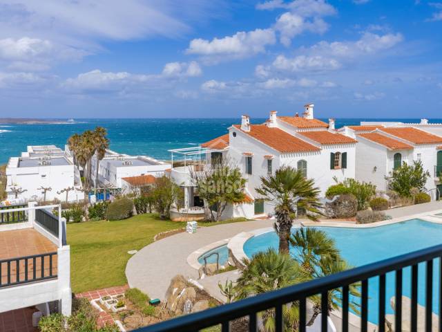 Fantastico appartamento con meravigliose viste sul mare a Son Parc, Minorca.