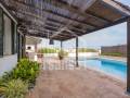 Encantador chalet mediterráneo con vistas al mar y piscina privada en Cala Llonga, Menorca