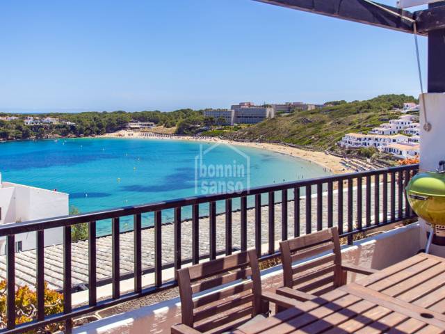 Espectaculares vistas al mar desde esta confortable propiedad en Arenal, Menorca.