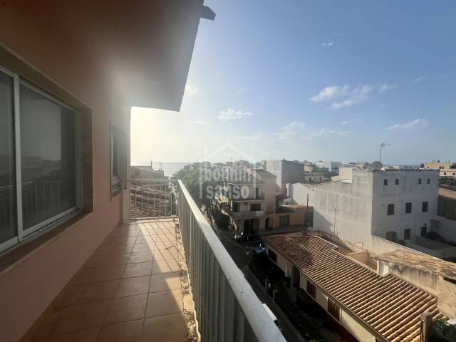 Apartament amb vistes laterals al mar a pocs passos del passeig marítim de S’Illot, Mallorca