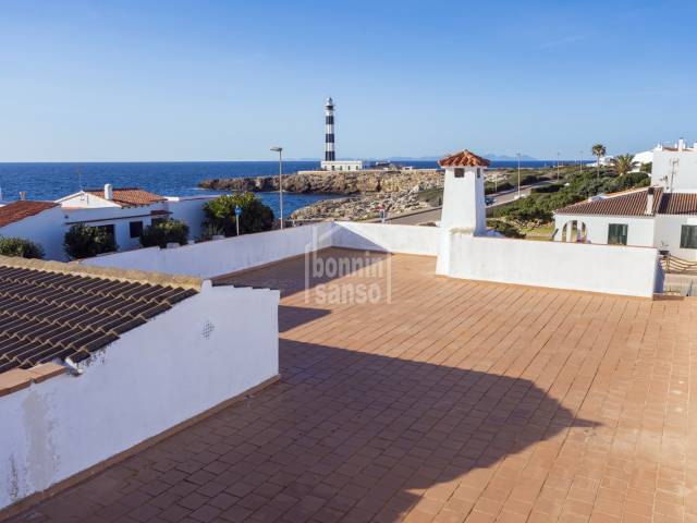 Freistehende Villa mit Blick auf den Leuchtturm Cap Artrutx, Ciutadella, Menorca, Balearen