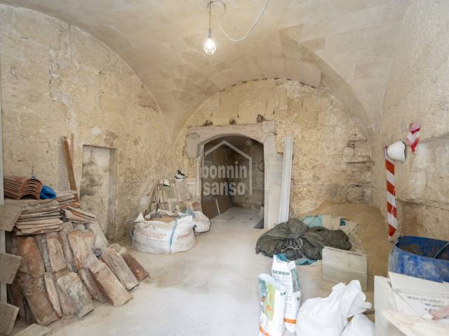 Maison minorquine entièrement rénovée avec élégance, prête à être habitée à Mahón. Minorque.