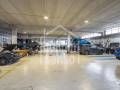 Multiservice-Vorzeigegebäude im Industriegebiet von Mahón, Menorca.