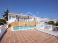 Schöne Villa mit Panorama-Blick über die Hafeneinfahrt von Mahon auf Menorca.