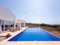Splendide villa sur la côte sud avec vue sur la mer et piscine à débordement à Torret de Baix, Binibeca , Minorque