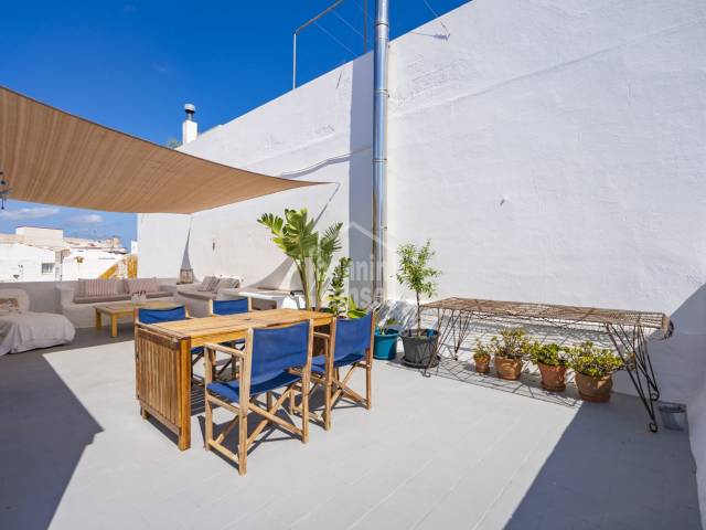 Schön renoviertes Haus im Herzen von Mahón, mit einer herrlichen Terrasse. Menorca.