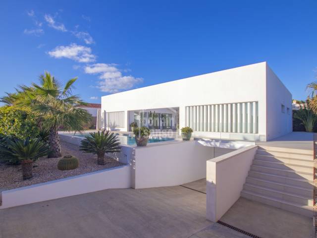 Sleek modern south facing villa with wonderful  Sea views.