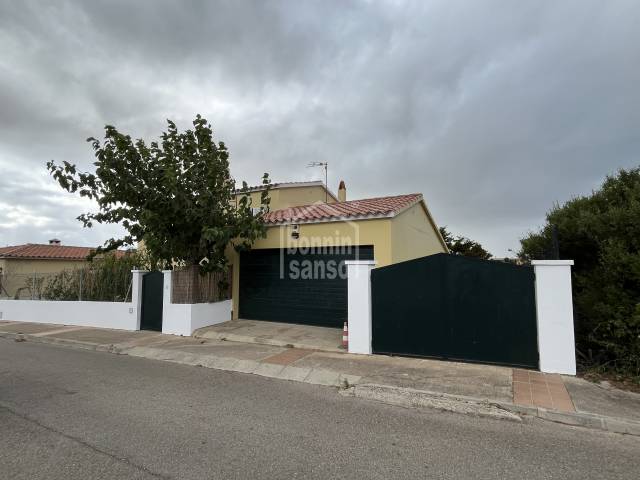 Chalet mit 3 Schlafzimmern in Cala Llonga, Menorca