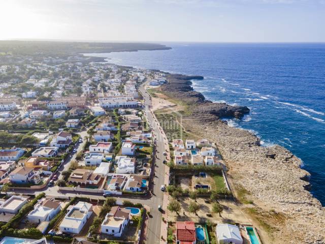 EN EXCLUSIVA: Preciosa segunda línea con Licencia Turística en Cala Blanca, Ciutadella, Menorca