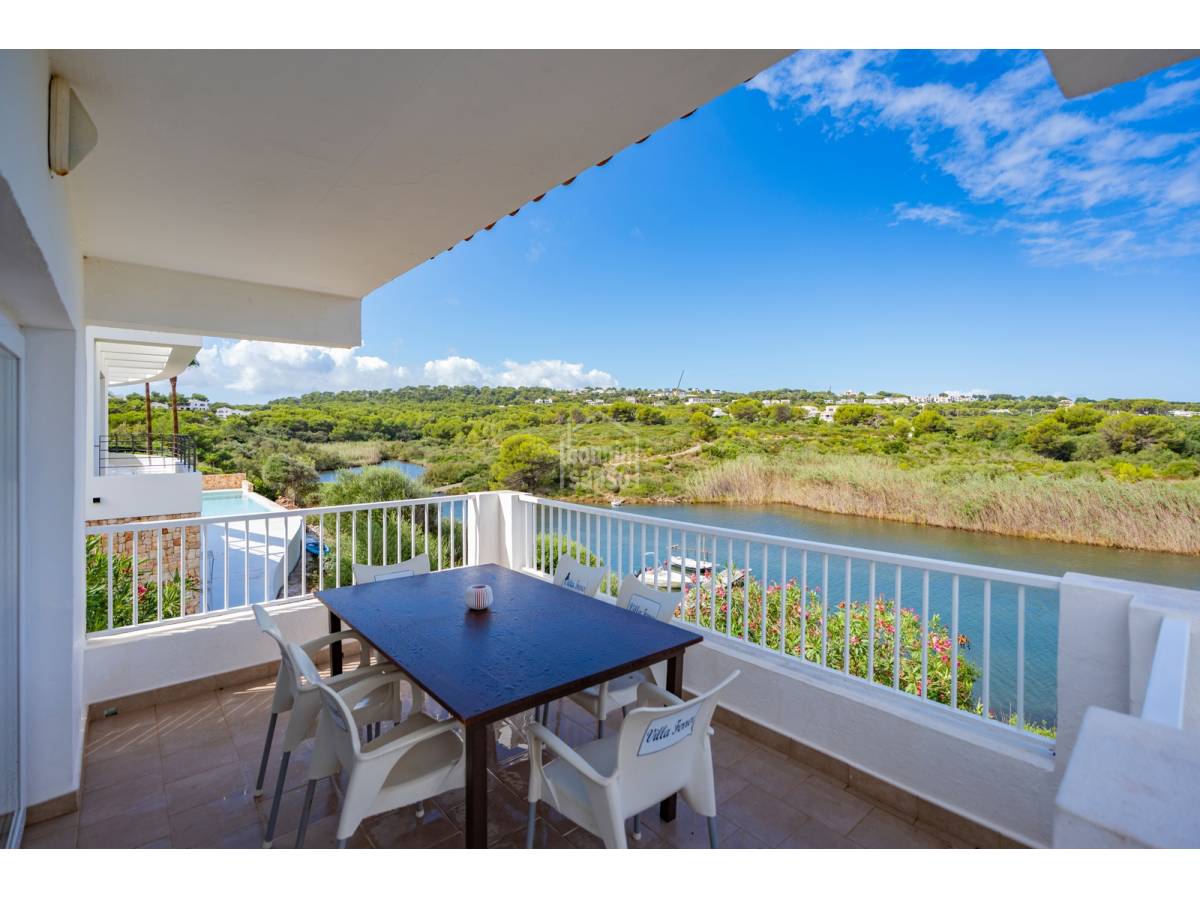 Acceso directo al mar, chalet con piscina y licencia turística en Addaya, Menorca